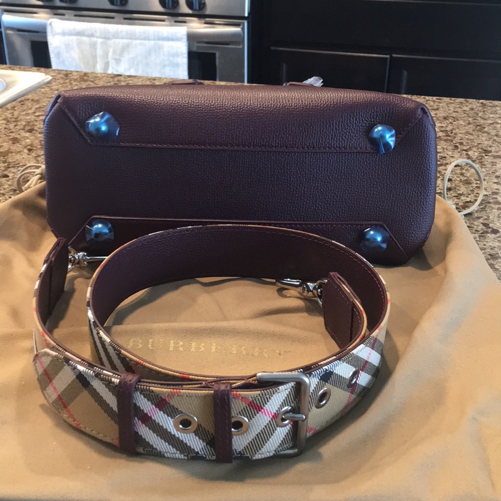 NWT Burberry Vintage Banner - Picture 4 of 8